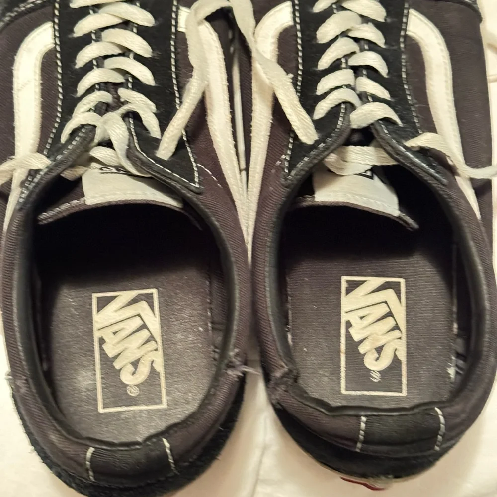 Vans Men's Classic Black and White Sneakers - Picture 4 of 6